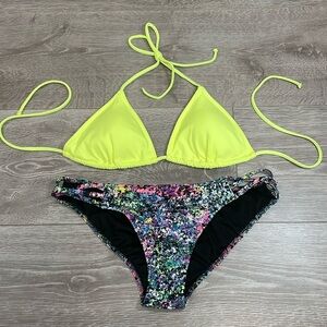 NWOT Victoria’s Secret Bikini Strappy Cheeky Triangle Top Neon Graffiti Yellow M